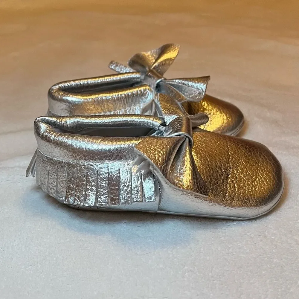 Romirus Silver Baby Moccasins with Bow size 3 soft sole fringe cute sweet